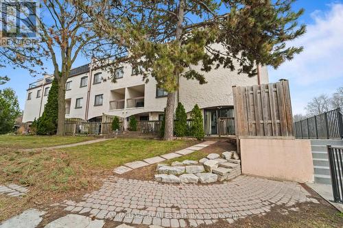 112 - 1050 Falgarwood Drive, Oakville, ON - Outdoor
