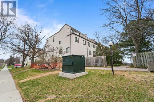 112 - 1050 Falgarwood Drive, Oakville, ON - Outdoor
