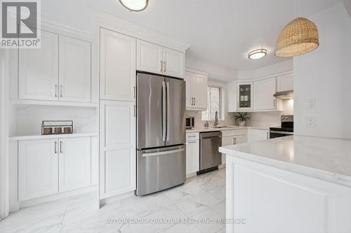710 Irving Terrace, Milton, ON - Indoor Photo Showing Kitchen