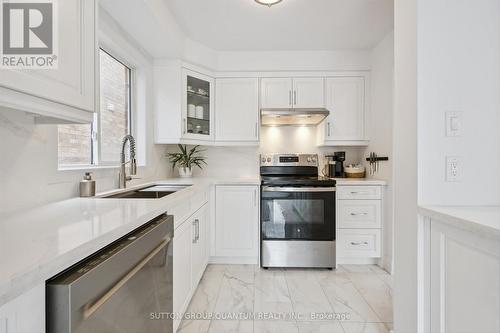 710 Irving Terrace, Milton, ON - Indoor Photo Showing Kitchen With Upgraded Kitchen