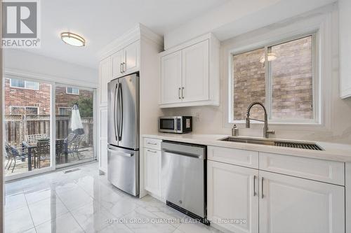 710 Irving Terrace, Milton, ON - Indoor Photo Showing Kitchen