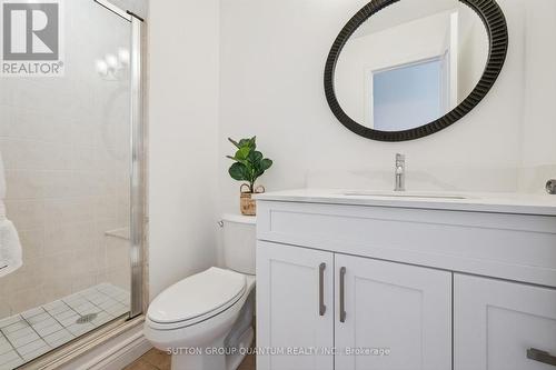 710 Irving Terrace, Milton, ON - Indoor Photo Showing Bathroom