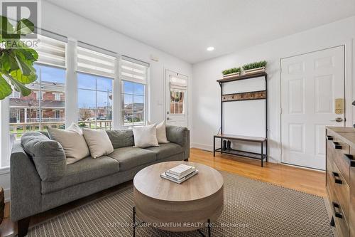 710 Irving Terrace, Milton, ON - Indoor Photo Showing Living Room