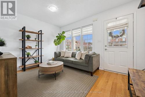 710 Irving Terrace, Milton, ON - Indoor Photo Showing Living Room