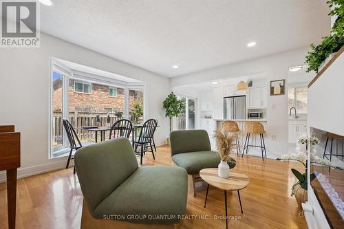 710 Irving Terrace, Milton, ON - Indoor Photo Showing Living Room