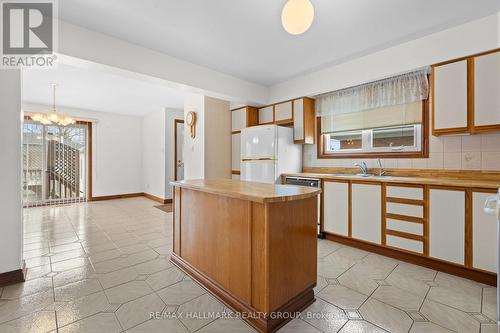 Bright dinette area for casual family meals - 1310 Ferguson Street, Ottawa, ON - Indoor Photo Showing Kitchen