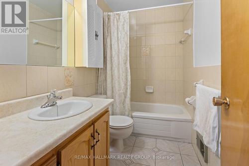 Main Level Full Bathroom - 1310 Ferguson Street, Ottawa, ON - Indoor Photo Showing Bathroom
