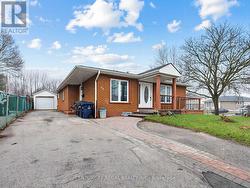 82 CROW TRAIL Toronto, ON M1B 1X9