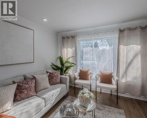 3446 Mark, Windsor, ON - Indoor Photo Showing Living Room
