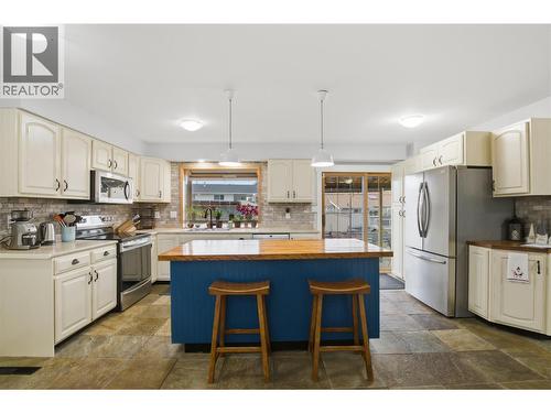 1834 Russet Wynd, Kamloops, BC - Indoor Photo Showing Kitchen