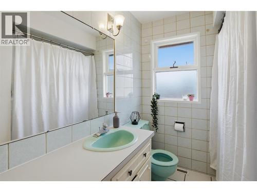 1834 Russet Wynd, Kamloops, BC - Indoor Photo Showing Bathroom