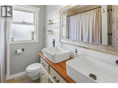 1834 Russet Wynd, Kamloops, BC - Indoor Photo Showing Bathroom