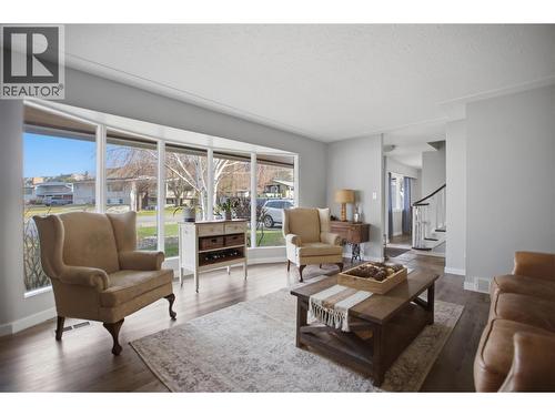 1834 Russet Wynd, Kamloops, BC - Indoor Photo Showing Living Room