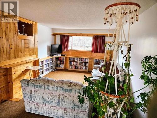 524 Maynard Road, Faro, YT - Indoor Photo Showing Other Room