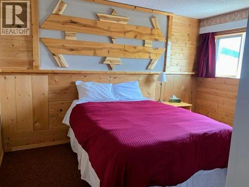 524 Maynard Road, Faro, YT - Indoor Photo Showing Bedroom