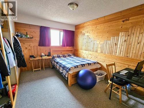 524 Maynard Road, Faro, YT - Indoor Photo Showing Bedroom