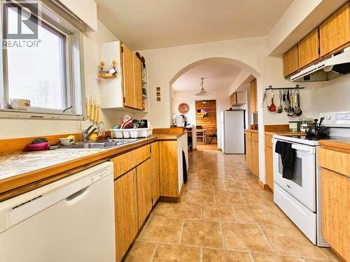 524 Maynard Road, Faro, YT - Indoor Photo Showing Kitchen With Double Sink