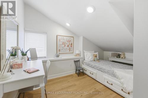 199 Kensington Avenue S, Hamilton, ON - Indoor Photo Showing Bedroom