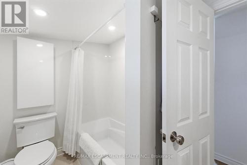 199 Kensington Avenue S, Hamilton, ON - Indoor Photo Showing Bathroom