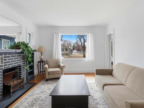 107 Carmen Ave, Winnipeg, MB 