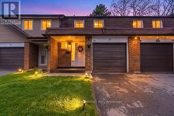 27 - 3025 CEDARGLEN GATE  Mississauga, ON L5C 2V7