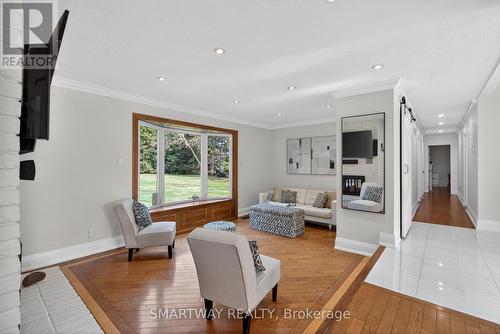 11 Meadow Drive, Caledon, ON - Indoor Photo Showing Living Room