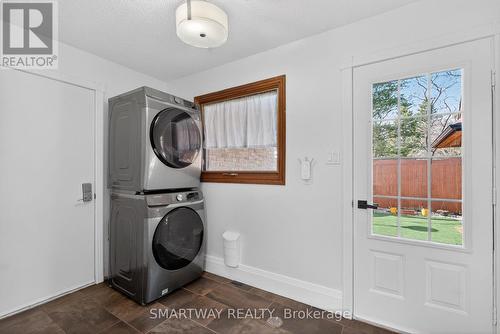 11 Meadow Drive, Caledon, ON - Indoor Photo Showing Laundry Room