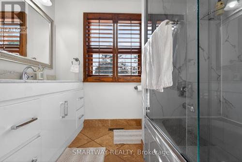 11 Meadow Drive, Caledon, ON - Indoor Photo Showing Bathroom