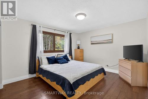 11 Meadow Drive, Caledon, ON - Indoor Photo Showing Bedroom