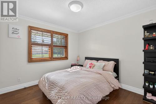 11 Meadow Drive, Caledon, ON - Indoor Photo Showing Bedroom