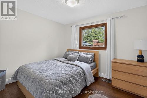 11 Meadow Drive, Caledon, ON - Indoor Photo Showing Bedroom