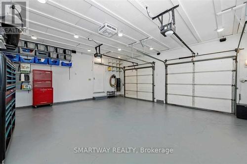 11 Meadow Drive, Caledon, ON - Indoor Photo Showing Garage