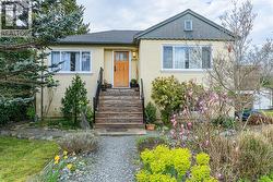 3938 Winton St Saanich, BC V8P 3L3