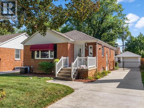 854 BELLEPERCHE PLACE  Windsor, ON N8S 3C1