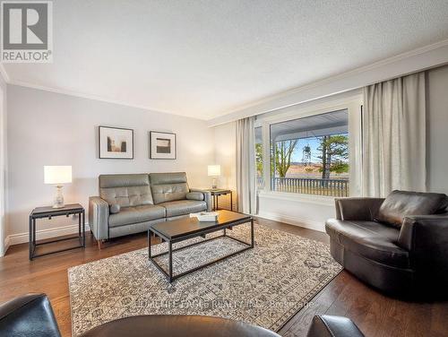 1592 Sideroad 15, New Tecumseth, ON - Indoor Photo Showing Living Room