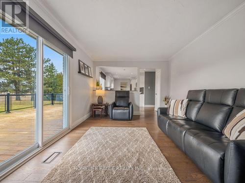 1592 Sideroad 15, New Tecumseth, ON - Indoor Photo Showing Living Room