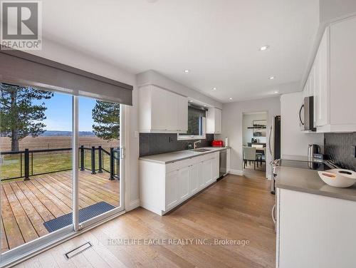 1592 Sideroad 15, New Tecumseth, ON - Indoor Photo Showing Kitchen