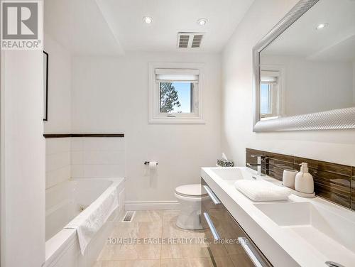 1592 Sideroad 15, New Tecumseth, ON - Indoor Photo Showing Bathroom