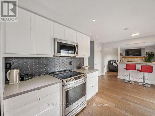 1592 Sideroad 15, New Tecumseth, ON - Indoor Photo Showing Kitchen With Upgraded Kitchen