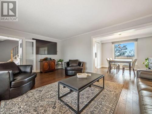 1592 Sideroad 15, New Tecumseth, ON - Indoor Photo Showing Living Room
