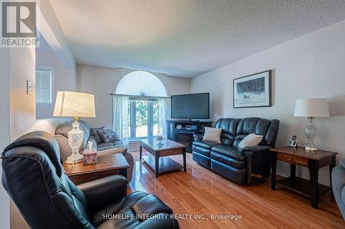37 Brouwer Crescent, Wasaga Beach, ON - Indoor Photo Showing Living Room