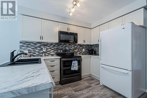 37 Brouwer Crescent, Wasaga Beach, ON - Indoor Photo Showing Kitchen With Double Sink