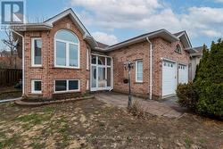104 MARSELLUS DRIVE Barrie, ON L4N 8R7