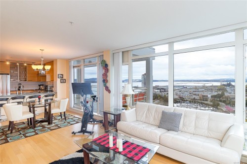 1402-38 Front St, Nanaimo, BC - Indoor Photo Showing Living Room