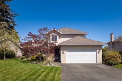 2446 TWIN VIEW Dr Central Saanich, BC V8Z 7E9