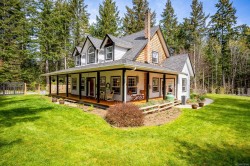2300 Waveland Rd  Comox, BC V9J 1X4