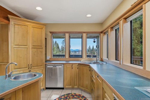 2340 Spring Rd, Campbell River, BC 
