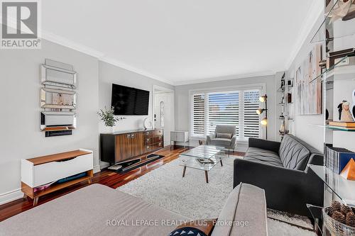 4241 Anworld Place, Mississauga, ON - Indoor Photo Showing Living Room
