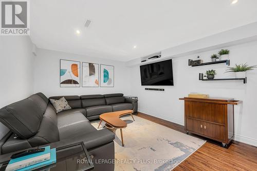 4241 Anworld Place, Mississauga, ON - Indoor Photo Showing Living Room