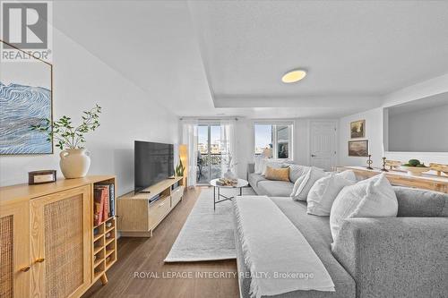 78 Lyrid Private, Ottawa, ON - Indoor Photo Showing Living Room